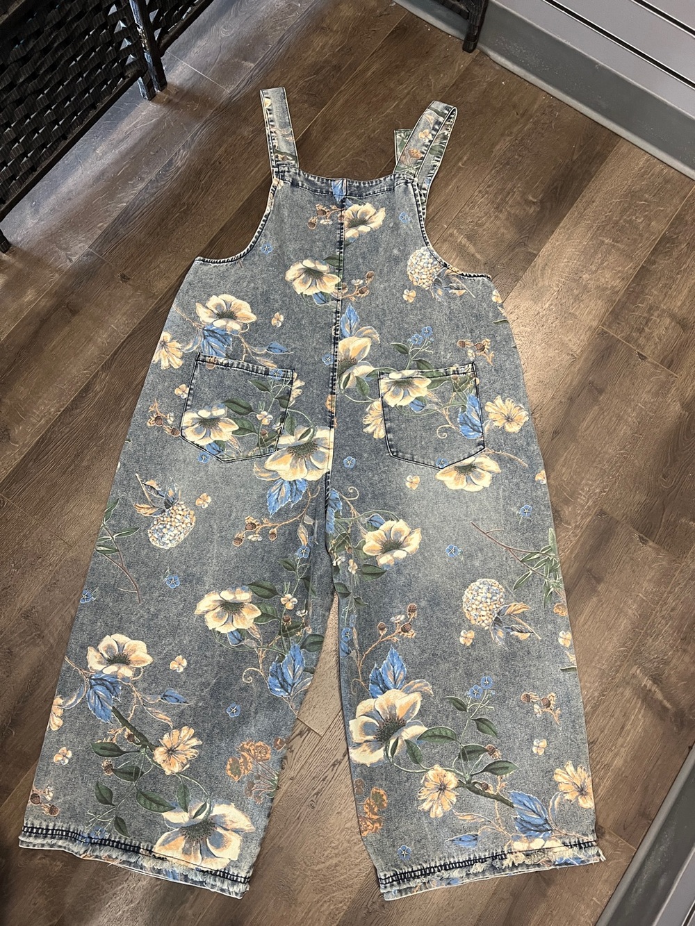 NWT Easel Floral Wide-Leg Denim Overalls - Blue and Cream Floral - Picture 2 of 5